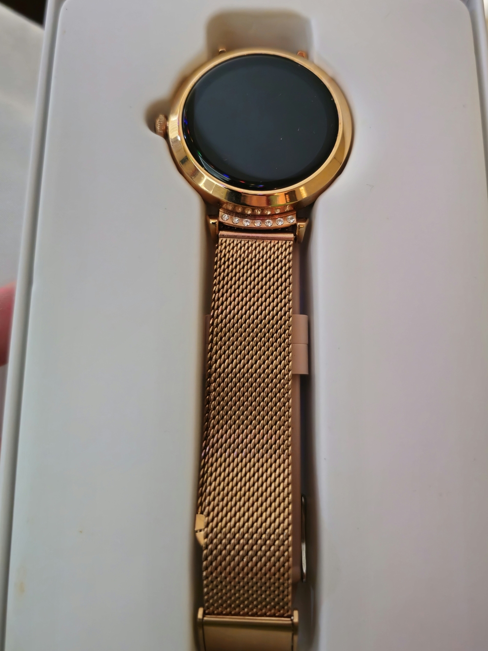 Rose Gold Mesh Smartwatch with Crystal Accents